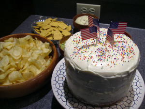 独立記念日ケーキにお菓子などなど。ディナーはカジュアルに自家製ハンバーガーでした。
